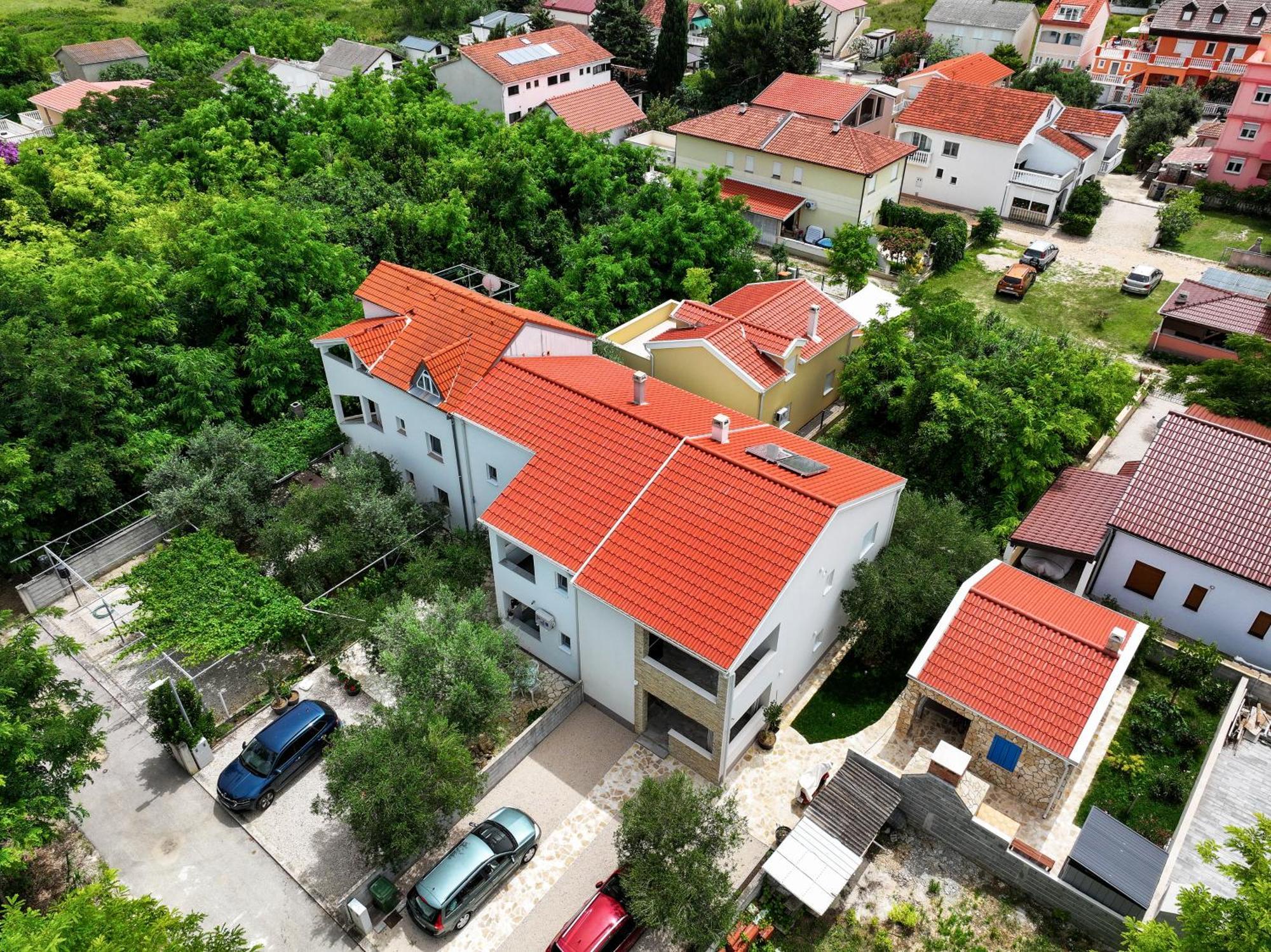 Apartments Kika Nin Esterno foto