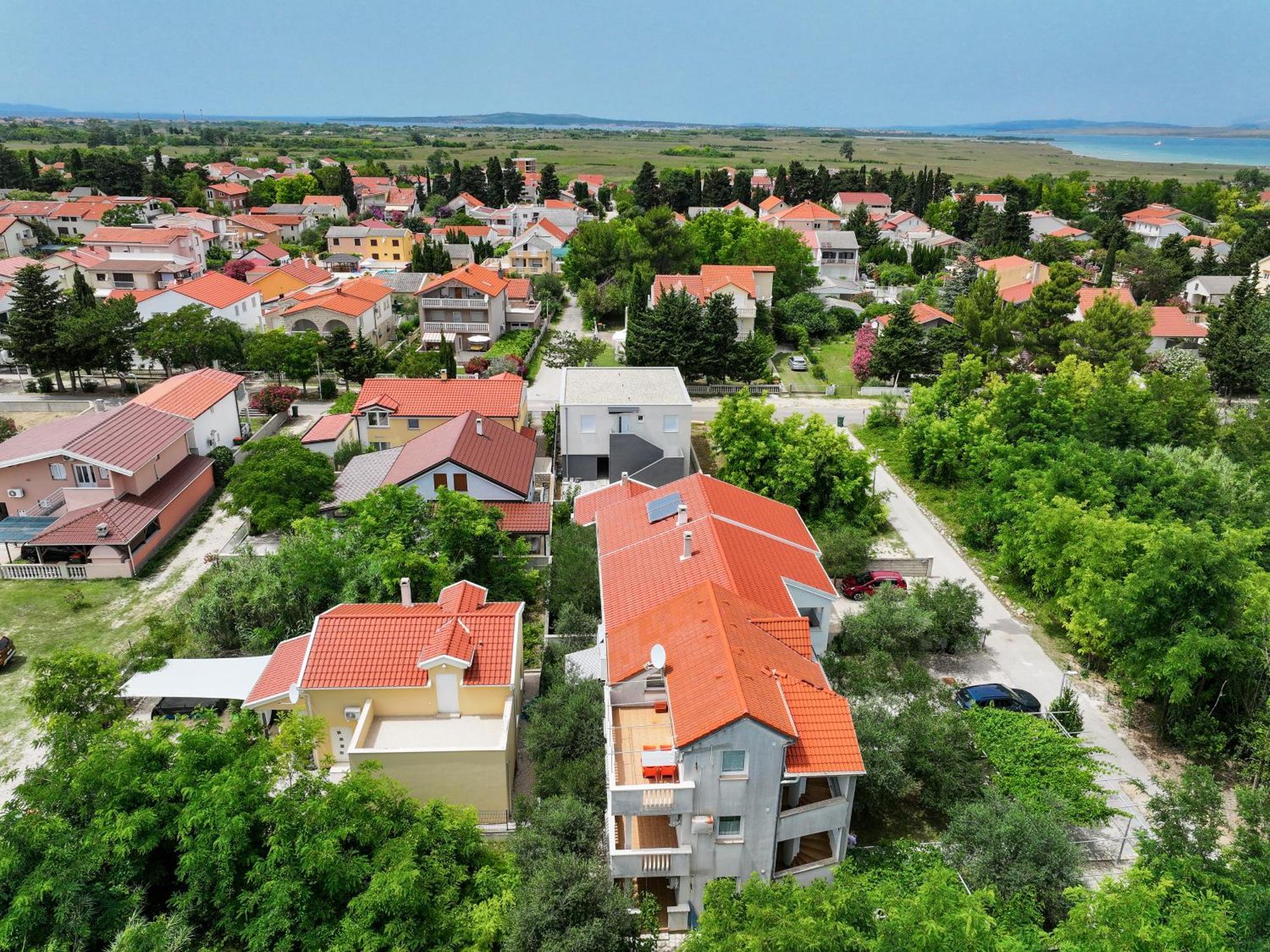 Apartments Kika Nin Esterno foto