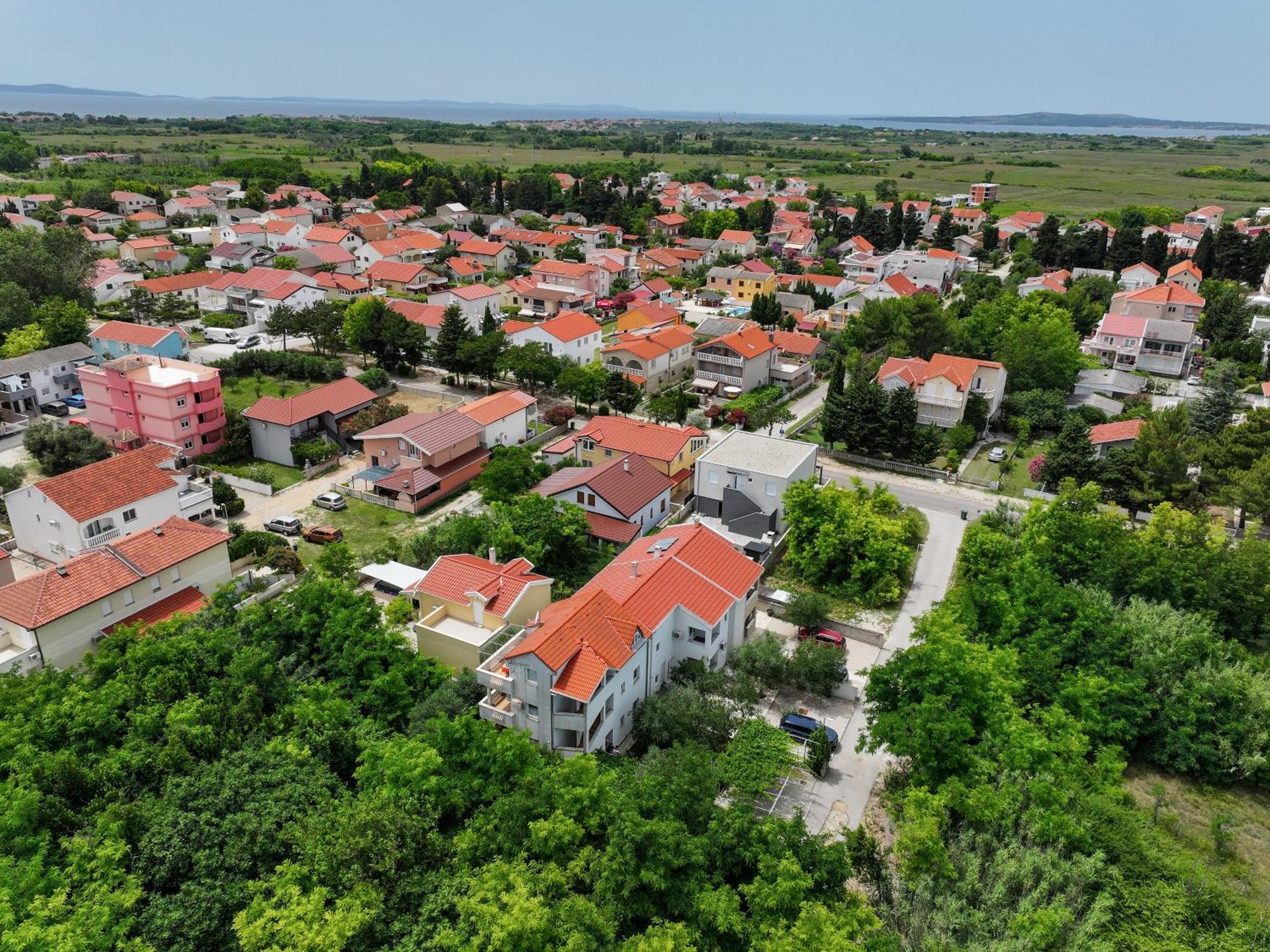 Apartments Kika Nin Esterno foto